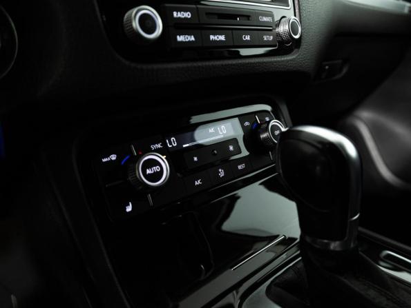 Volkswagen Touareg II Рестайлинг с пробегом 2015 года, цена 2 649 700 рублей, 126352 км, внедорожник, Автокод Объявления