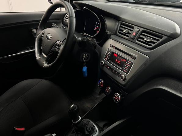 Kia Rio III Рестайлинг с пробегом 2015 года, цена 945 000 рублей, 65467 км, хэтчбек, Автокод Объявления