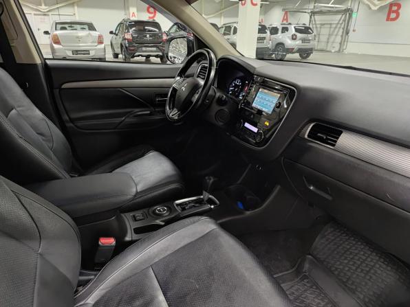 Mitsubishi Outlander III Рестайлинг 2 с пробегом 2015 года, цена 1 580 000 рублей, 181313 км, внедорожник, Автокод Объявления