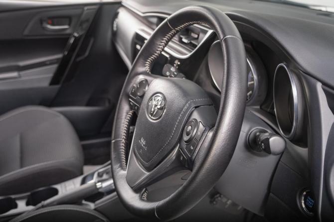 Toyota Auris II Рестайлинг с пробегом 2016 года, цена 1 649 000 рублей, 20000 км, хэтчбек, Автокод Объявления