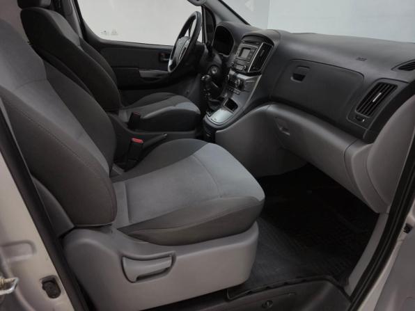 Hyundai H-1 II Рестайлинг с пробегом 2016 года, цена 2 650 000 рублей, 79200 км, минивэн, Автокод Объявления