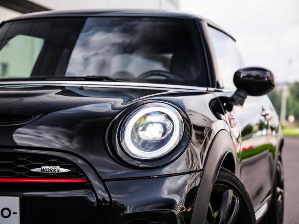 Mini Hatch III (F55/F56) Рестайлинг с пробегом 2020 года, цена 2 949 000 рублей, 85671 км, хэтчбек, Автокод Объявления
