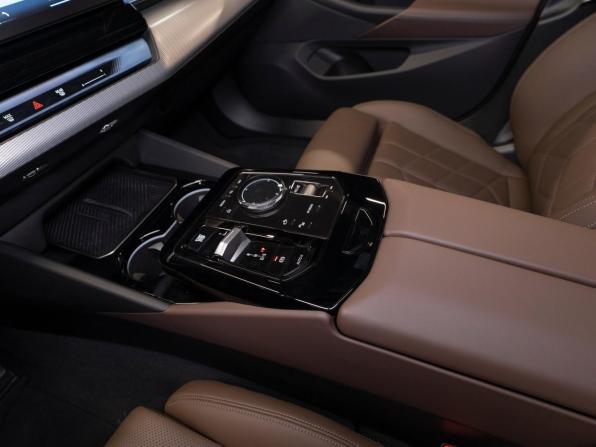 BMW 5 серии VIII (G60/G61/G68) с пробегом 2025 года, цена 8 350 000 рублей, 10392 км, седан, Автокод Объявления