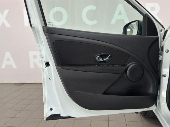 Renault Megane III Рестайлинг с пробегом 2014 года, цена 690 000 рублей, 184306 км, хэтчбек, Автокод Объявления
