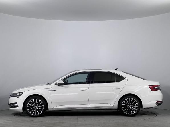 Skoda Superb III Рестайлинг с пробегом 2019 года, цена 2 240 000 рублей, 55567 км, лифтбек, Автокод Объявления