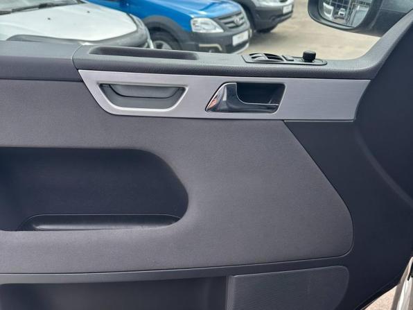 Volkswagen Multivan T5 Рестайлинг с пробегом 2013 года, цена 2 343 000 рублей, 245822 км, минивэн, Автокод Объявления