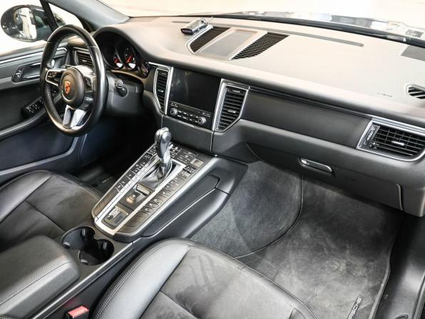 Porsche Macan I Рестайлинг с пробегом 2018 года, цена 3 749 900 рублей, 157000 км, внедорожник, Автокод Объявления