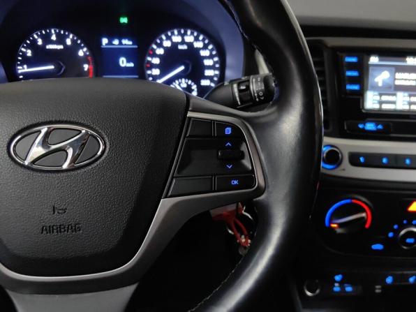 Hyundai Solaris II с пробегом 2017 года, цена 1 051 000 рублей, 155000 км, седан, Автокод Объявления