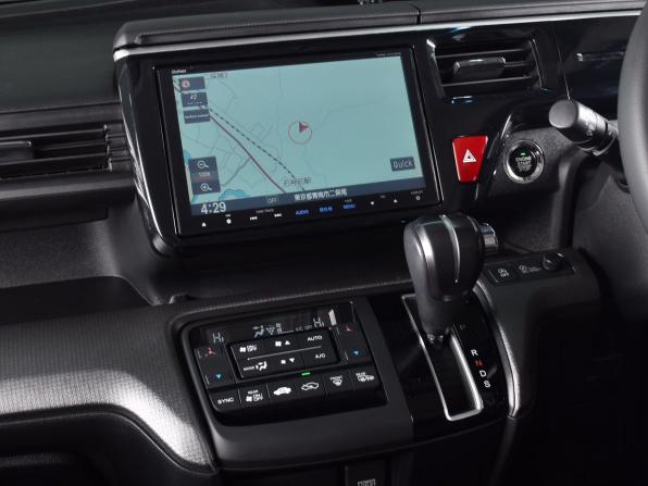 Honda Stepwgn V Рестайлинг с пробегом 2018 года, цена 2 299 995 рублей, 81383 км, минивэн, Автокод Объявления