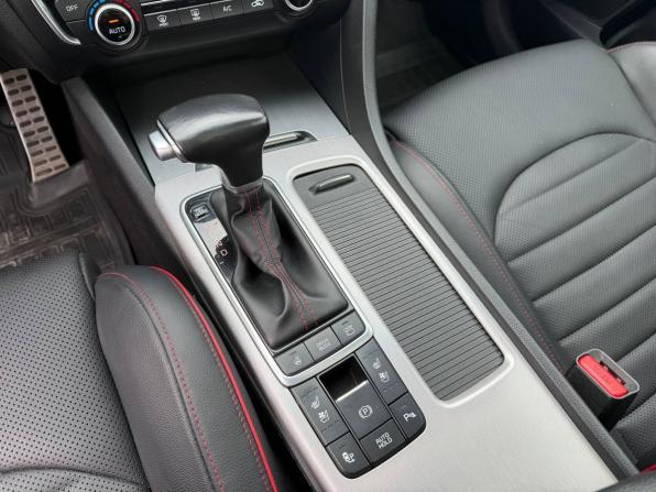 Kia Optima IV Рестайлинг с пробегом 2018 года, цена 1 895 000 рублей, 145000 км, седан, Автокод Объявления