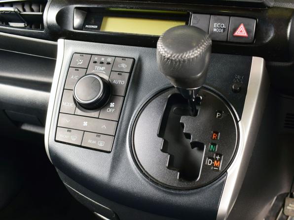 Toyota Wish II с пробегом 2010 года, цена 1 365 995 рублей, 69377 км, минивэн, Автокод Объявления