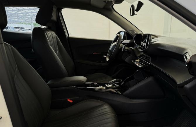 Peugeot 2008 II с пробегом 2023 года, цена 2 399 000 рублей, 18896 км, внедорожник, Автокод Объявления