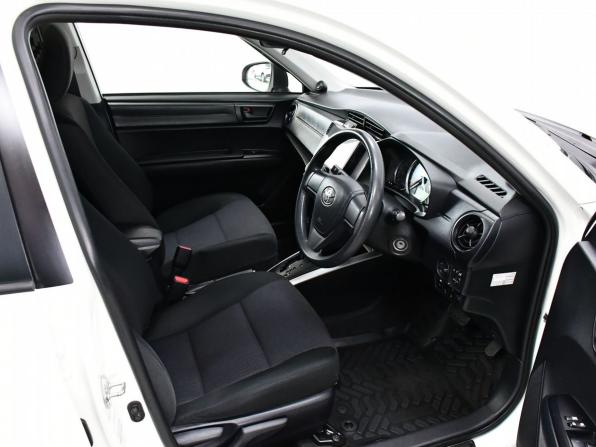 Toyota Corolla XI (E160 E170) Рестайлинг 2 с пробегом 2018 года, цена 1 517 000 рублей, 122063 км, универсал, Автокод Объявления