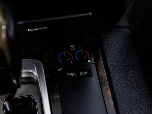 Toyota Land Cruiser 200 Series Рестайлинг 1 с пробегом 2012 года, цена 3 999 000 рублей, 93042 км, внедорожник, Автокод Объявления