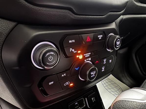 Jeep Renegade I Рестайлинг с пробегом 2020 года, цена 2 060 000 рублей, 33893 км, внедорожник, Автокод Объявления
