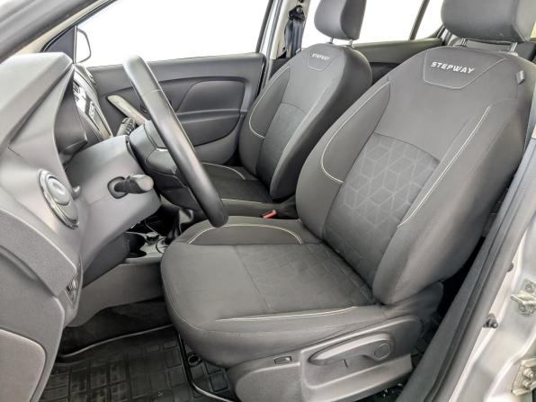 Renault Sandero II Рестайлинг с пробегом 2019 года, цена 1 240 000 рублей, 32690 км, хэтчбек, Автокод Объявления