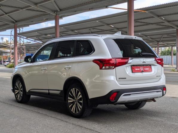 Mitsubishi Outlander III Рестайлинг 3 с пробегом 2019 года, цена 2 149 500 рублей, 125000 км, внедорожник, Автокод Объявления