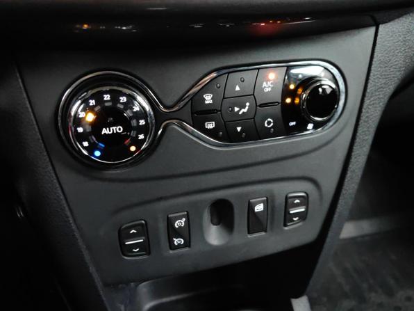 Renault Logan II Рестайлинг с пробегом 2021 года, цена 1 349 000 рублей, 58509 км, седан, Автокод Объявления