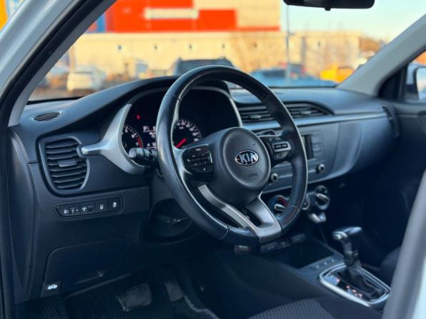 Kia Rio IV Рестайлинг с пробегом 2020 года, цена 1 700 000 рублей, 62124 км, седан, Автокод Объявления