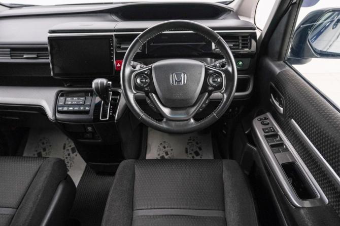 Honda Stepwgn V Рестайлинг с пробегом 2018 года, цена 2 239 000 рублей, 80000 км, минивэн, Автокод Объявления
