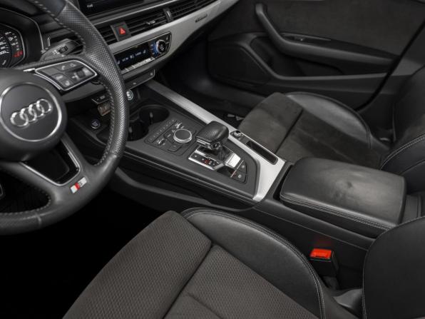 Audi A4 V (B9) Рестайлинг с пробегом 2019 года, цена 2 890 000 рублей, 123227 км, седан, Автокод Объявления