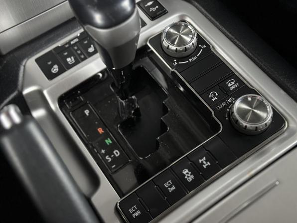 Toyota Land Cruiser 200 Series Рестайлинг 2 с пробегом 2017 года, цена 6 195 000 рублей, 165124 км, внедорожник, Автокод Объявления
