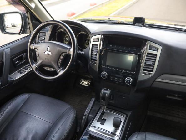 Mitsubishi Pajero IV Рестайлинг 2 с пробегом 2018 года, цена 2 399 777 рублей, 153182 км, внедорожник, Автокод Объявления