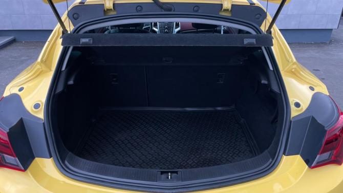 Opel Astra J Рестайлинг с пробегом 2013 года, цена 899 000 рублей, 139000 км, хэтчбек, Автокод Объявления