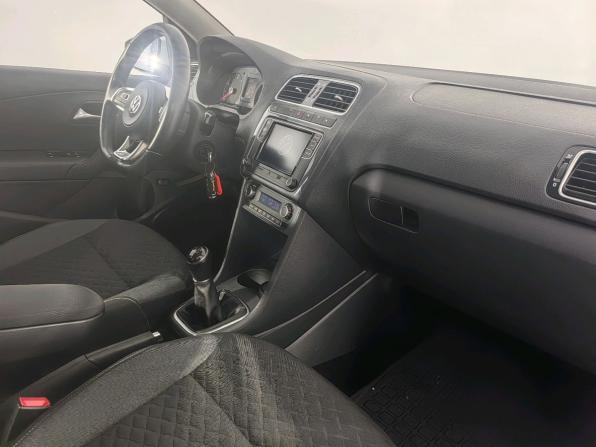 Volkswagen Polo V Рестайлинг с пробегом 2018 года, цена 960 000 рублей, 105000 км, седан, Автокод Объявления