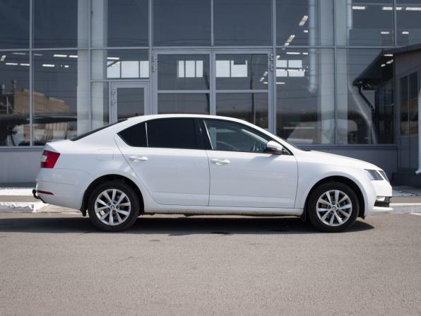 Skoda Octavia III (A7) Рестайлинг с пробегом 2020 года, цена 1 950 000 рублей, 61058 км, лифтбек, Автокод Объявления
