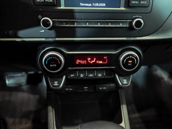 Kia Rio IV Рестайлинг с пробегом 2021 года, цена 2 100 000 рублей, 30550 км, хэтчбек, Автокод Объявления