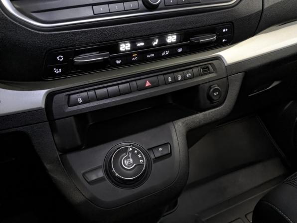 Peugeot Traveller I с пробегом 2019 года, цена 2 920 000 рублей, 72906 км, минивэн, Автокод Объявления