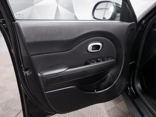 Kia Soul II Рестайлинг с пробегом 2017 года, цена 1 644 000 рублей, 105000 км, хэтчбек, Автокод Объявления