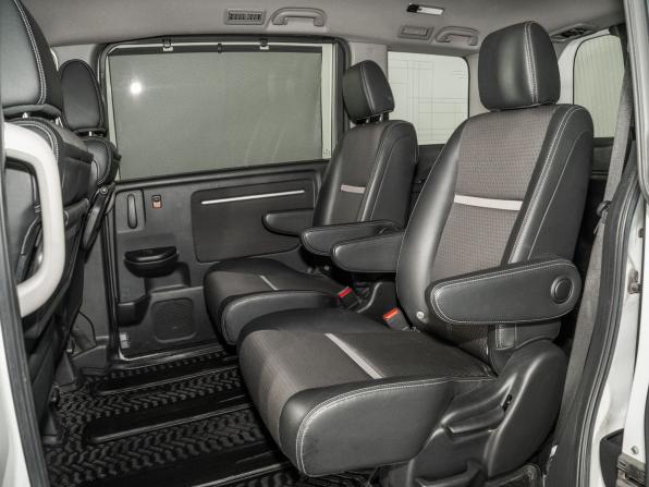 Honda Stepwgn V Рестайлинг с пробегом 2018 года, цена 2 290 000 рублей, 71529 км, минивэн, Автокод Объявления