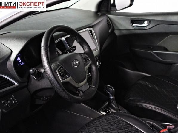 Hyundai Solaris II с пробегом 2018 года, цена 937 000 рублей, 278410 км, седан, Автокод Объявления