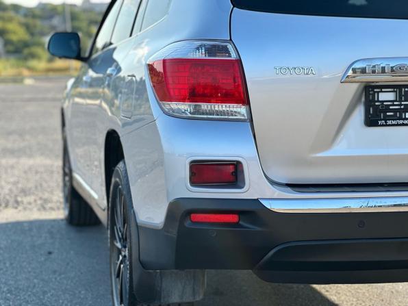 Toyota Highlander II (XU40) Рестайлинг с пробегом 2013 года, цена 1 790 000 рублей, 233767 км, внедорожник, Автокод Объявления