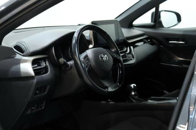 Toyota C-HR I с пробегом 2018 года, цена 2 199 000 рублей, 111611 км, внедорожник, Автокод Объявления
