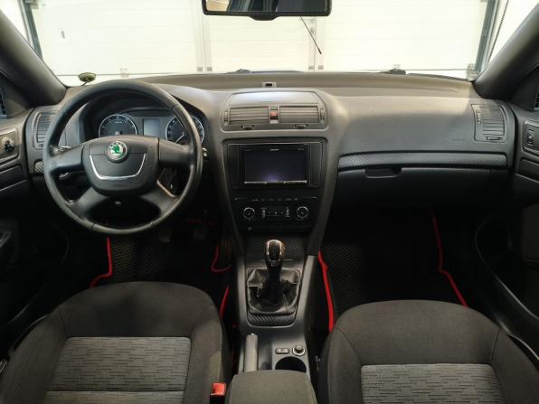 Skoda Octavia II (A5) Рестайлинг с пробегом 2012 года, цена 750 000 рублей, 178000 км, лифтбек, Автокод Объявления