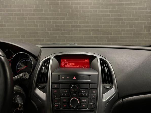 Opel Astra J Рестайлинг с пробегом 2013 года, цена 1 060 000 рублей, 117907 км, хэтчбек, Автокод Объявления