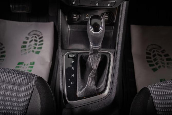 Hyundai Solaris II с пробегом 2017 года, цена 1 239 000 рублей, 105000 км, седан, Автокод Объявления