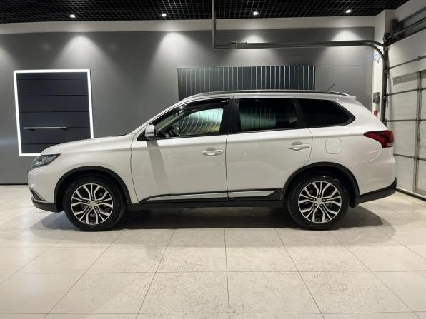 Mitsubishi Outlander III Рестайлинг 2 с пробегом 2015 года, цена 1 799 000 рублей, 186000 км, внедорожник, Автокод Объявления