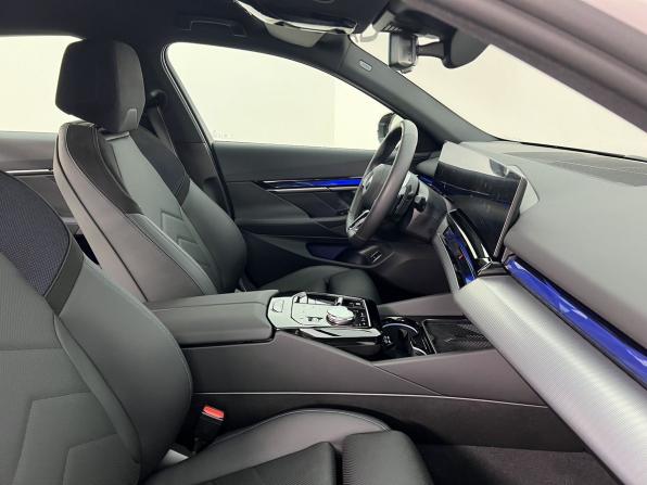 BMW 5 серии VIII (G60/G61/G68) с пробегом 2025 года, цена 9 250 000 рублей, 6220 км, седан, Автокод Объявления