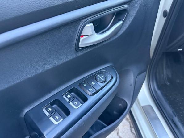 Kia Rio IV с пробегом 2018 года, цена 1 515 000 рублей, 76400 км, хэтчбек, Автокод Объявления