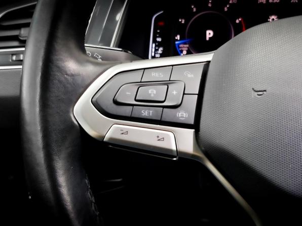 Volkswagen Tiguan II Рестайлинг с пробегом 2021 года, цена 4 215 000 рублей, 34083 км, внедорожник, Автокод Объявления