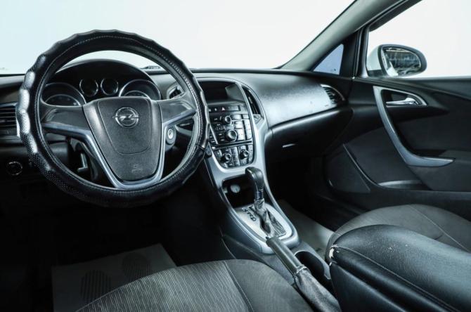 Opel Astra J Рестайлинг с пробегом 2013 года, цена 739 000 рублей, 206000 км, седан, Автокод Объявления