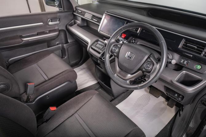 Honda Stepwgn V Рестайлинг с пробегом 2019 года, цена 2 599 000 рублей, 55000 км, минивэн, Автокод Объявления