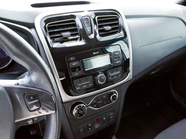 Renault Sandero II с пробегом 2017 года, цена 875 000 рублей, 143139 км, хэтчбек, Автокод Объявления