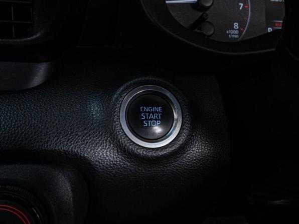 Toyota Yaris IV с пробегом 2020 года, цена 1 275 000 рублей, 139385 км, хэтчбек, Автокод Объявления