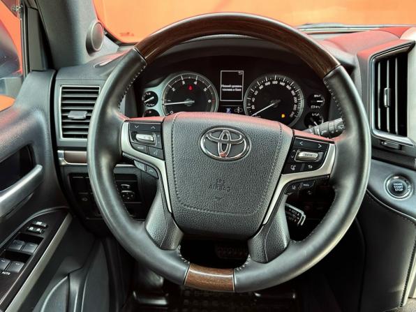 Toyota Land Cruiser 200 Series Рестайлинг 2 с пробегом 2019 года, цена 6 790 000 рублей, 175575 км, внедорожник, Автокод Объявления
