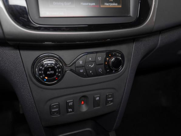 Renault Logan II Рестайлинг с пробегом 2019 года, цена 1 075 000 рублей, 127200 км, седан, Автокод Объявления